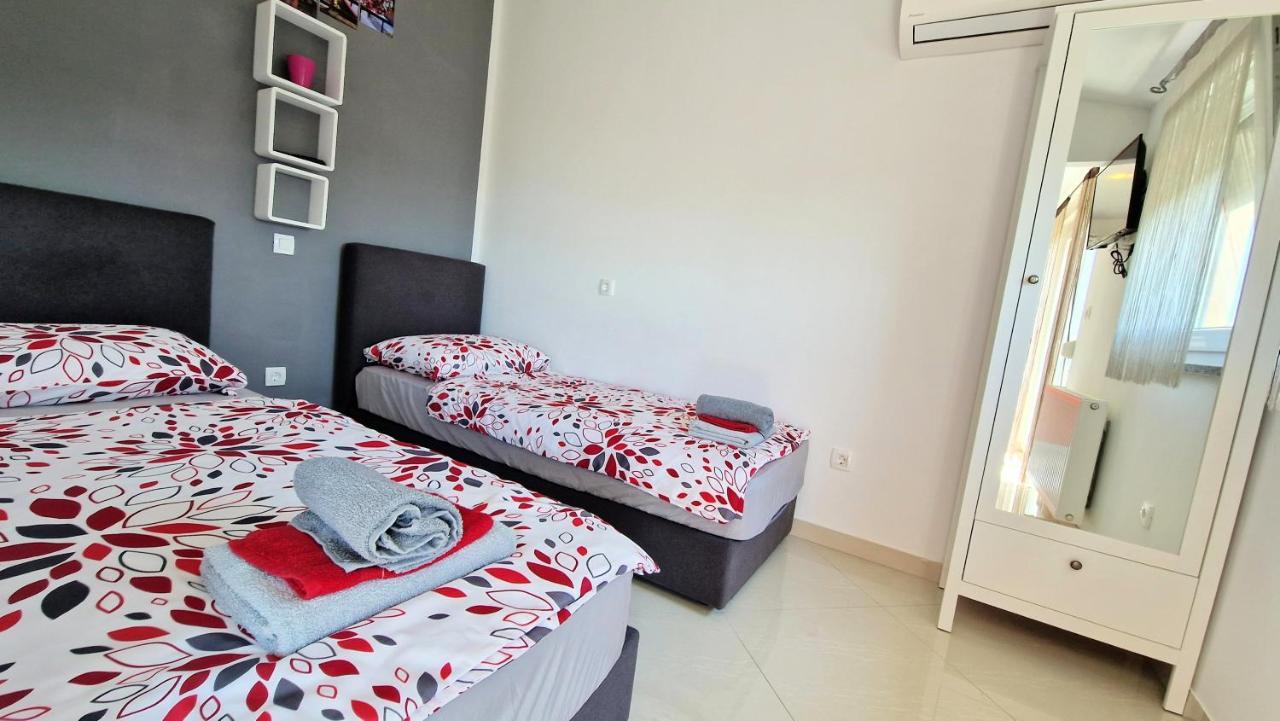 Apartments Pinezic Skrbcici Exterior photo